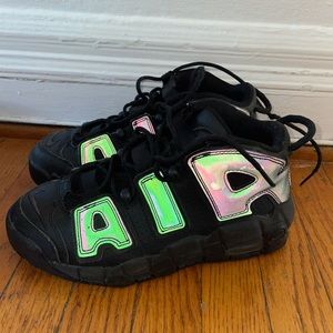 UPTEMPO iridescent and black women’s 6